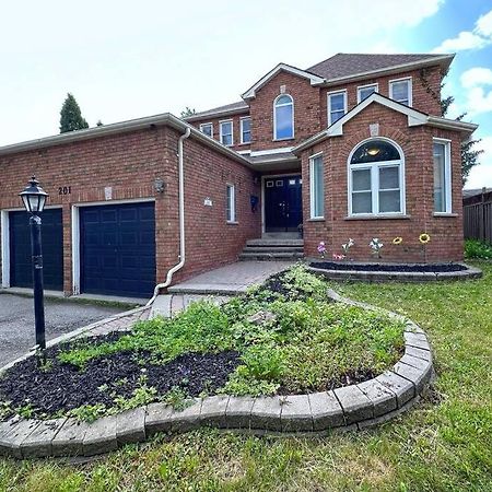Neighborhood Friendly House In Barrie! Villa Bagian luar foto